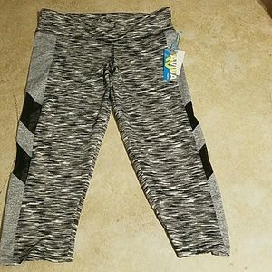 NWOT!!! Aviva Womens Active Capri